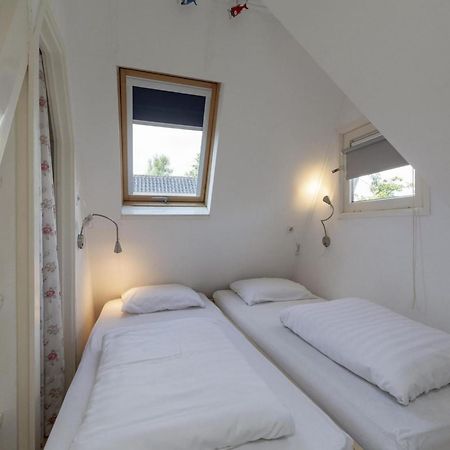 Cozy Holiday Home With Garden Sint Maartensvlotbrug エクステリア 写真