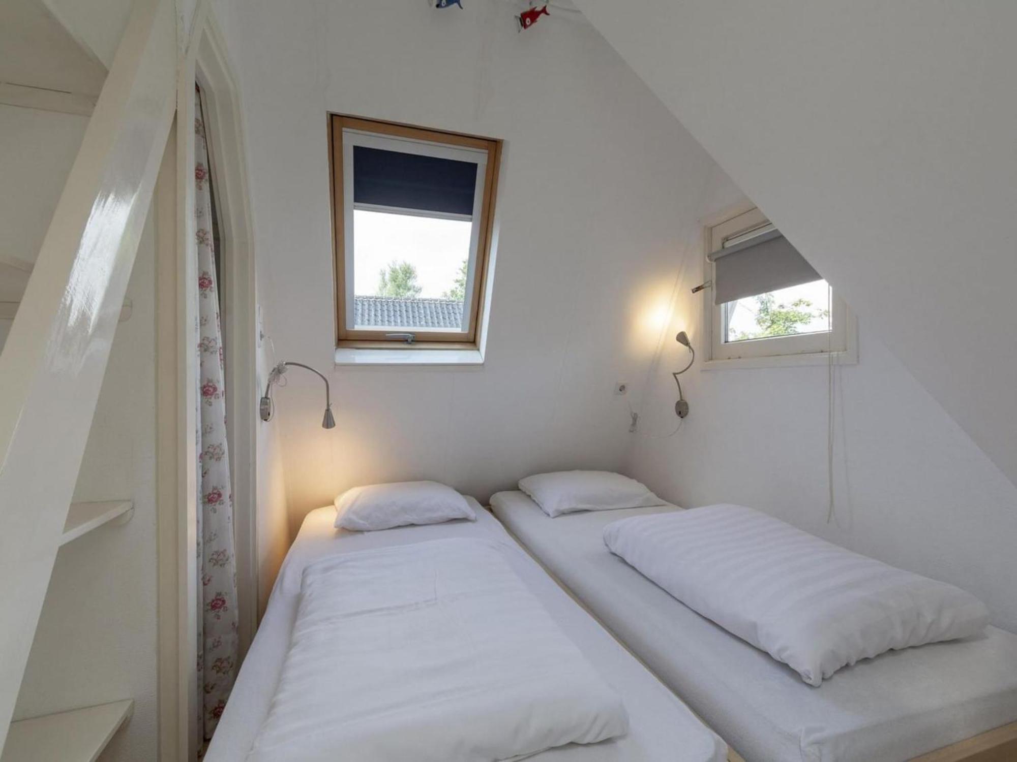 Cozy Holiday Home With Garden Sint Maartensvlotbrug エクステリア 写真