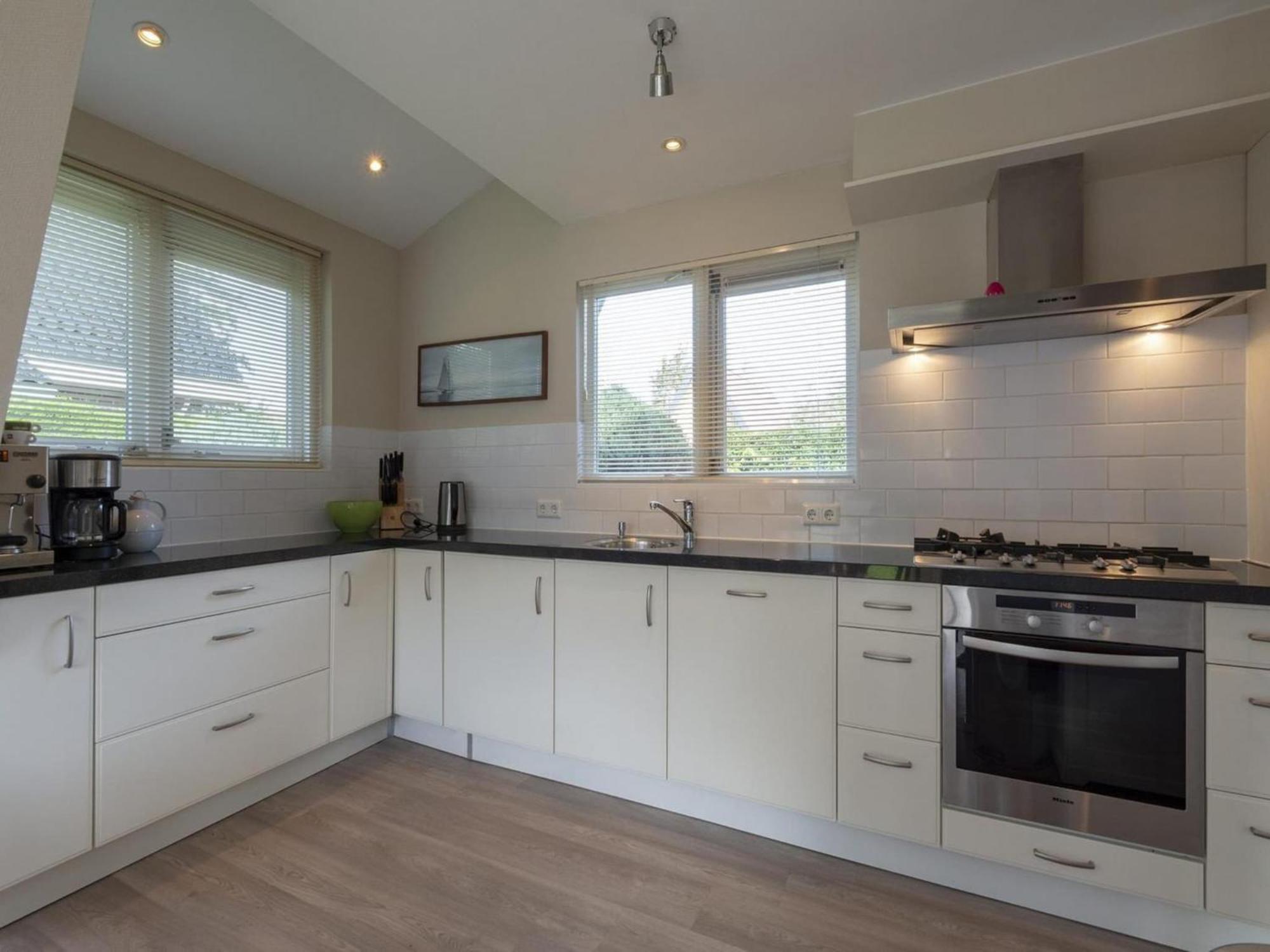 Cozy Holiday Home With Garden Sint Maartensvlotbrug エクステリア 写真