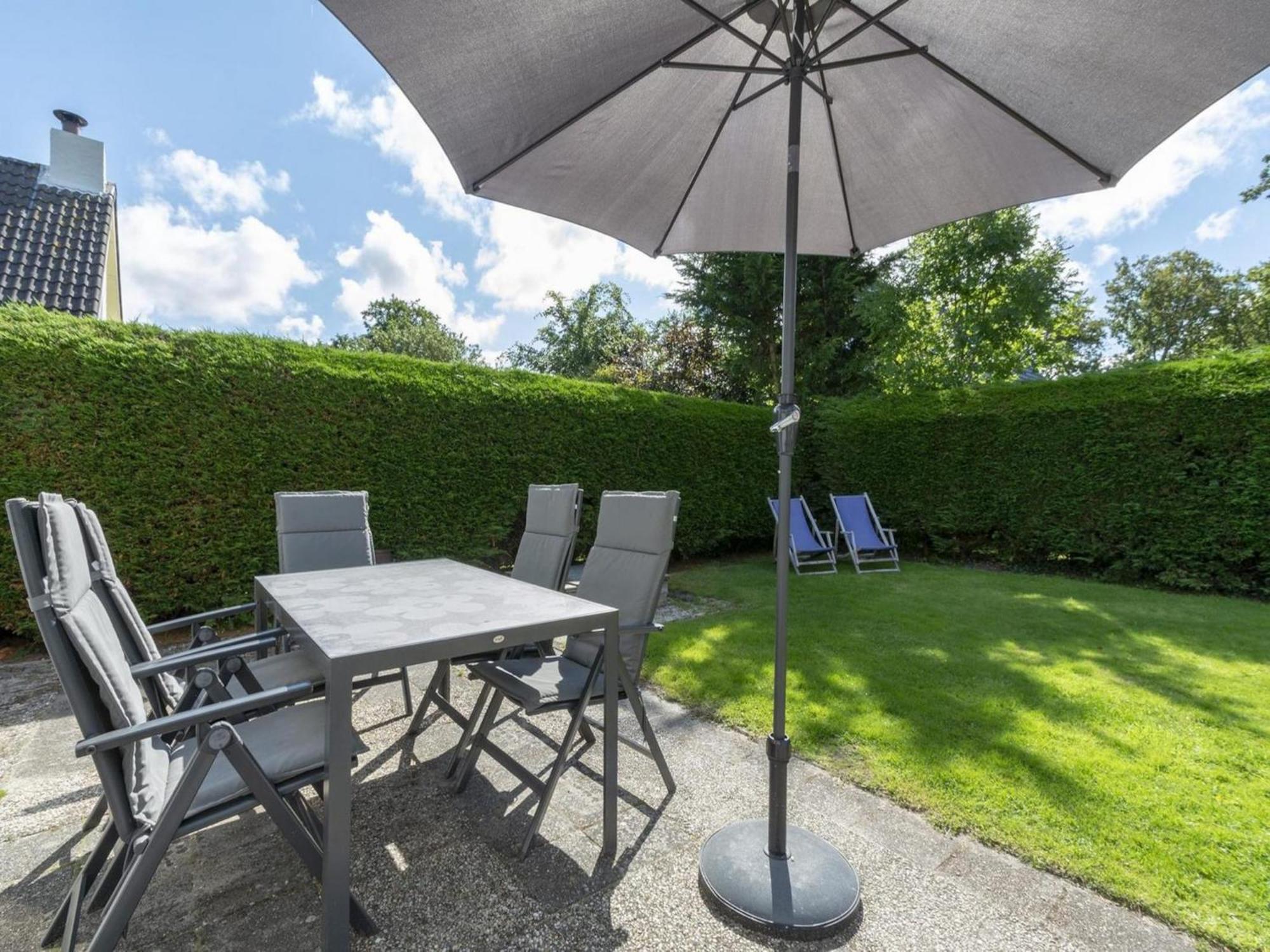 Cozy Holiday Home With Garden Sint Maartensvlotbrug エクステリア 写真
