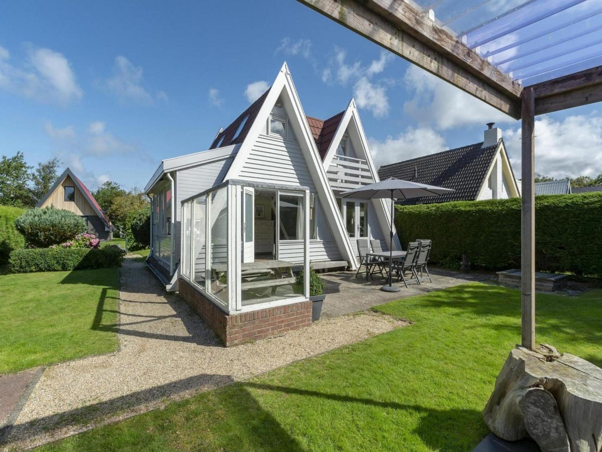 Cozy Holiday Home With Garden Sint Maartensvlotbrug エクステリア 写真
