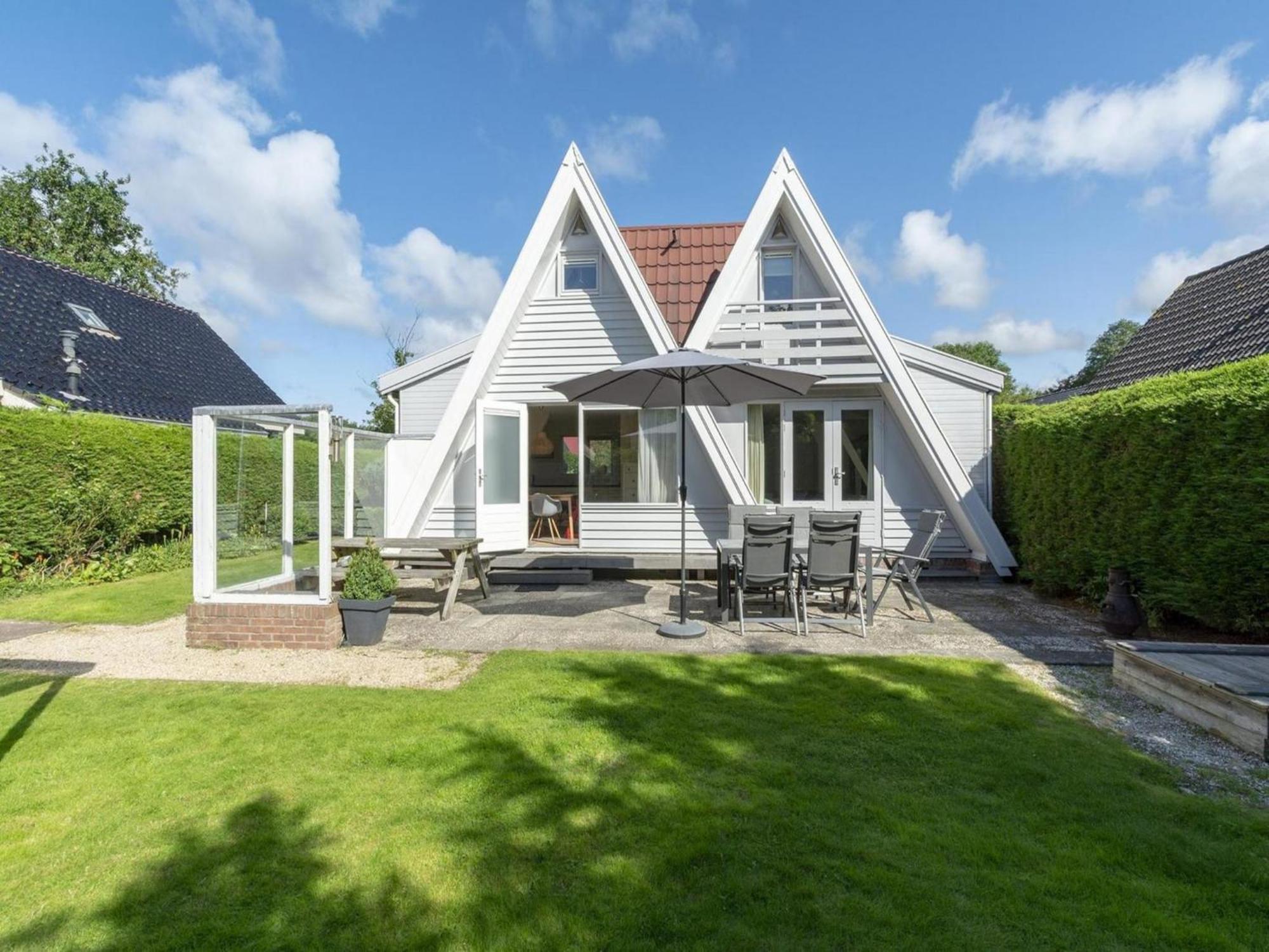 Cozy Holiday Home With Garden Sint Maartensvlotbrug エクステリア 写真