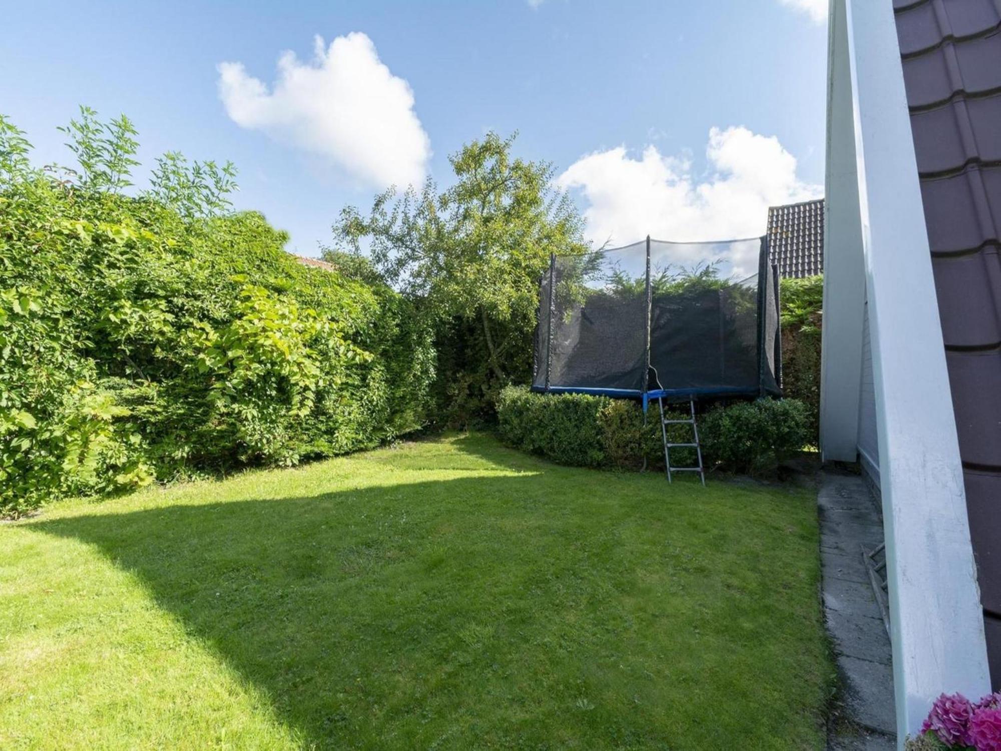 Cozy Holiday Home With Garden Sint Maartensvlotbrug エクステリア 写真