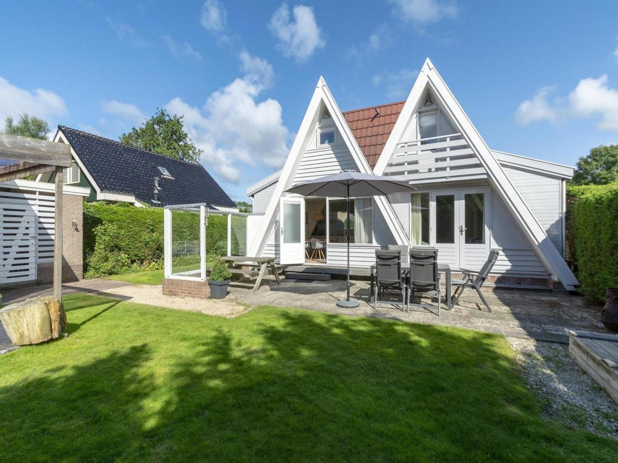 Cozy Holiday Home With Garden Sint Maartensvlotbrug エクステリア 写真