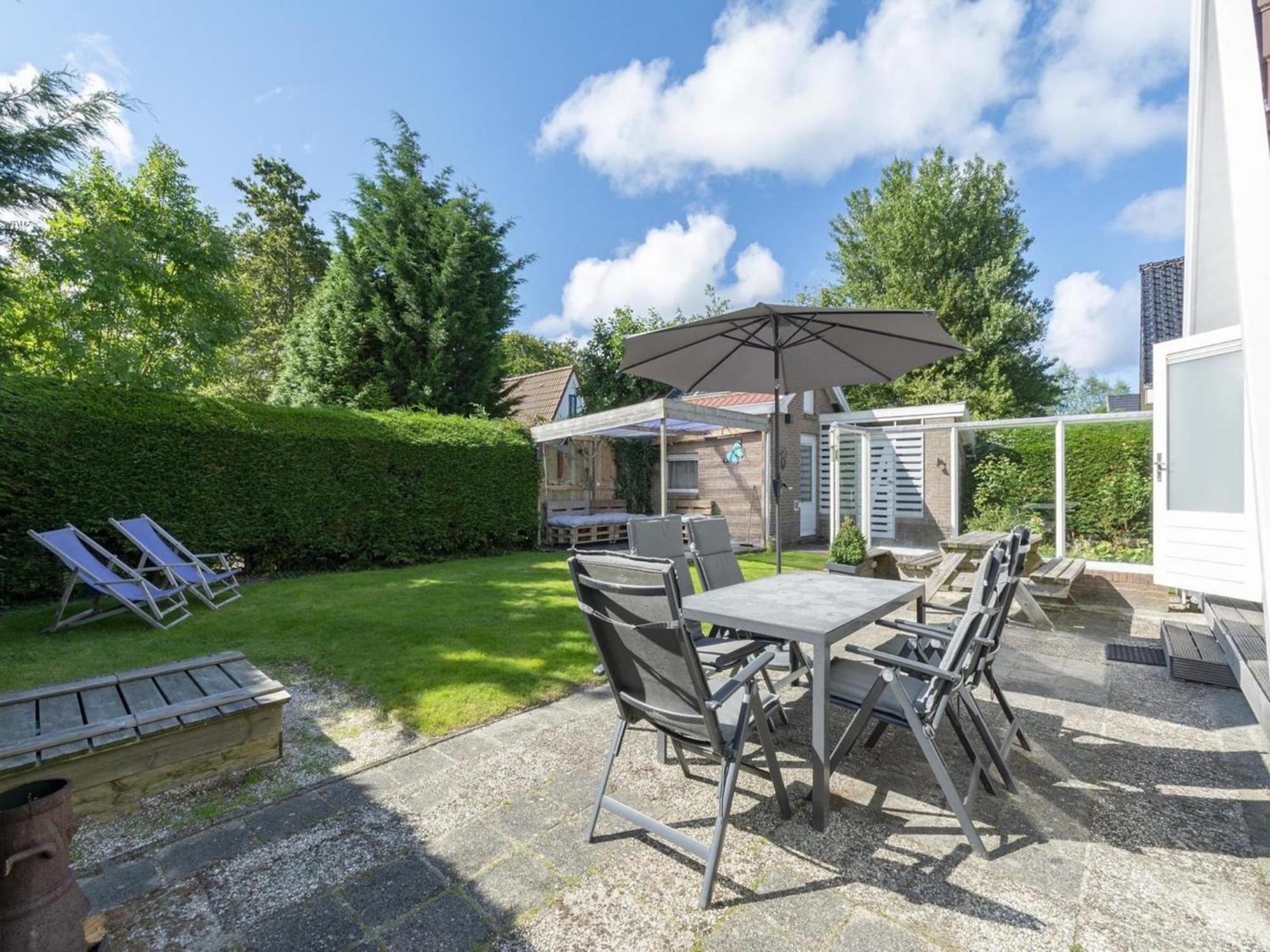Cozy Holiday Home With Garden Sint Maartensvlotbrug エクステリア 写真