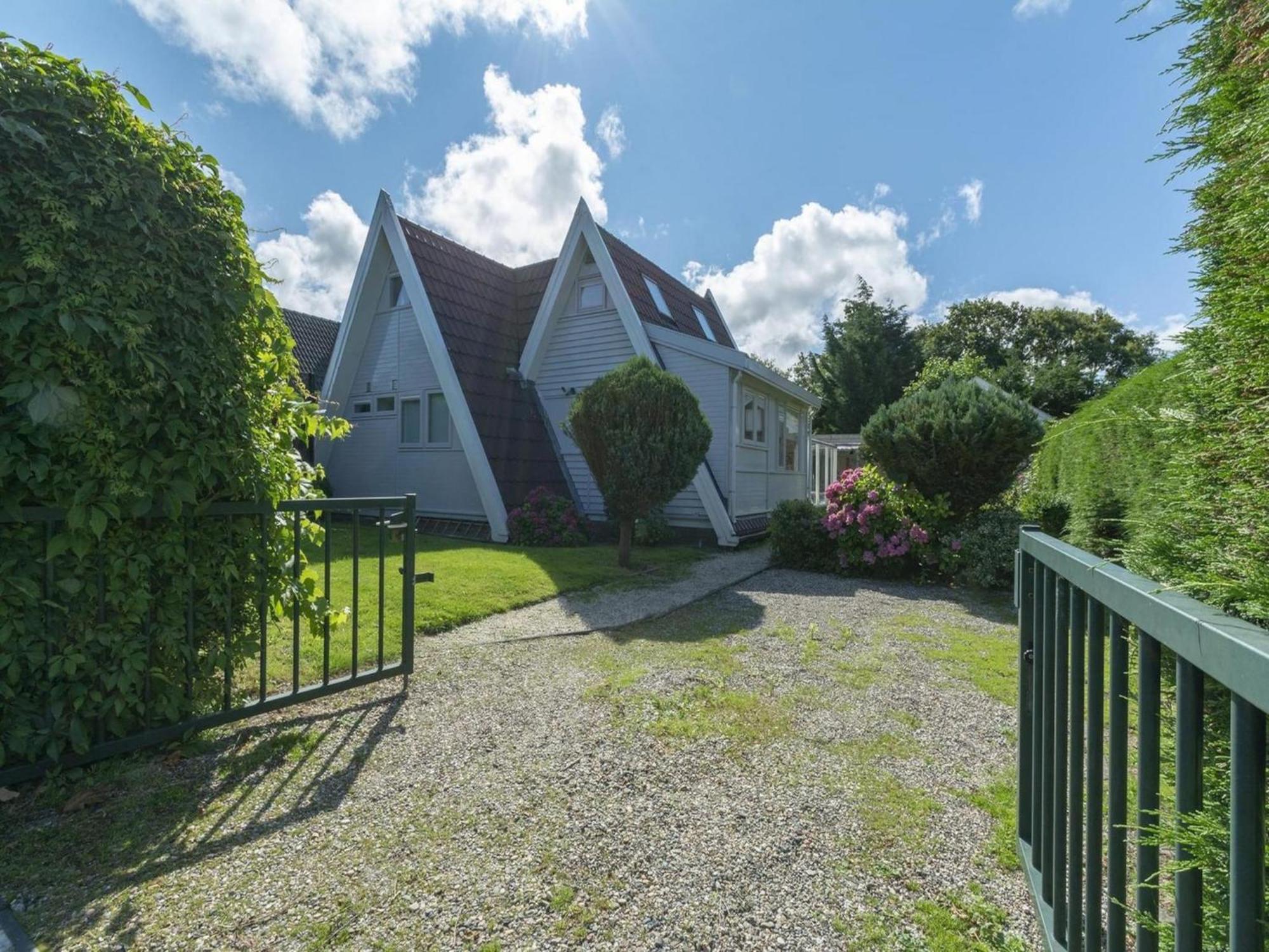 Cozy Holiday Home With Garden Sint Maartensvlotbrug エクステリア 写真